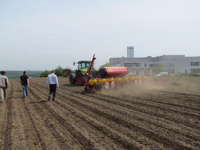 https://www.metzner-landtechnik.de/cache/vs_Vorführung Väderstad Einzelkornsämaschine Tempo_gb2tJR9jE0I.jpg